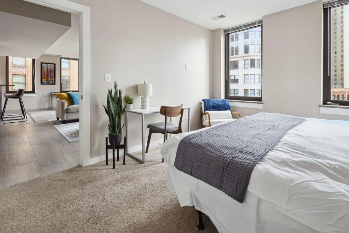 Апартаменты 2Br Downtown Luxury Getaway Детройт Экстерьер фото