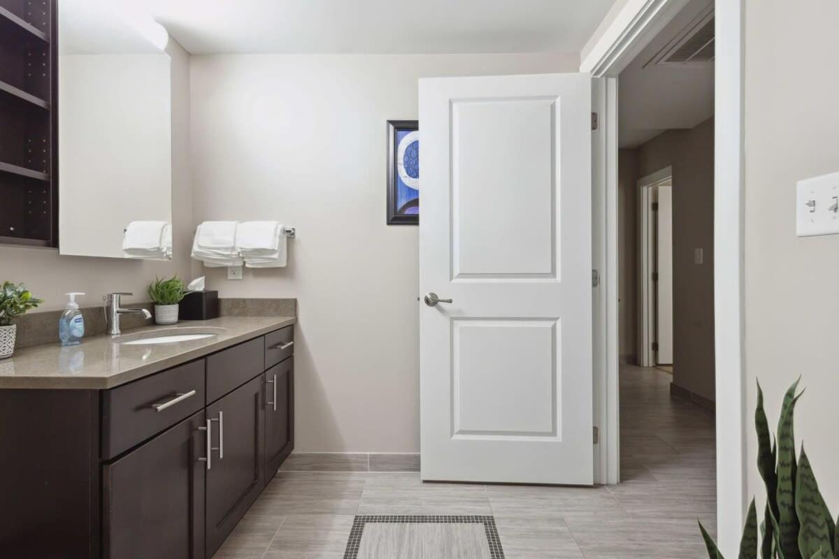 Апартаменты 2Br Downtown Luxury Getaway Детройт Экстерьер фото