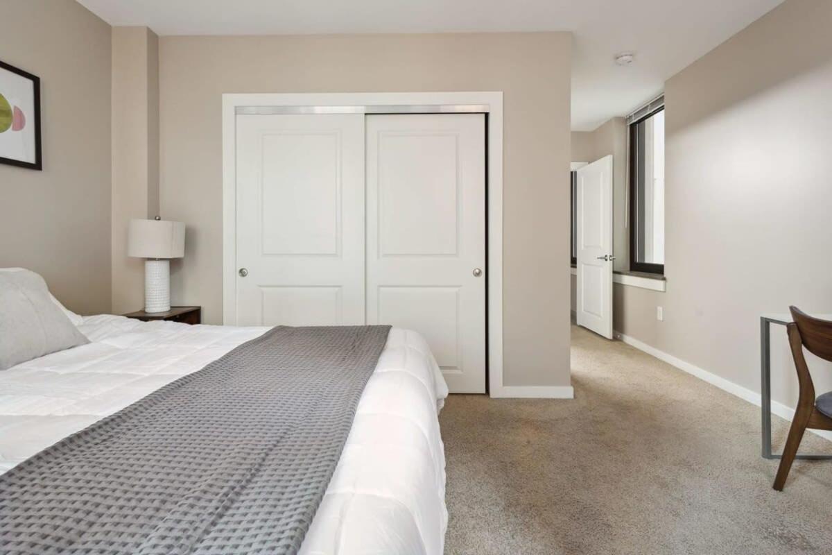 Апартаменты 2Br Downtown Luxury Getaway Детройт Экстерьер фото