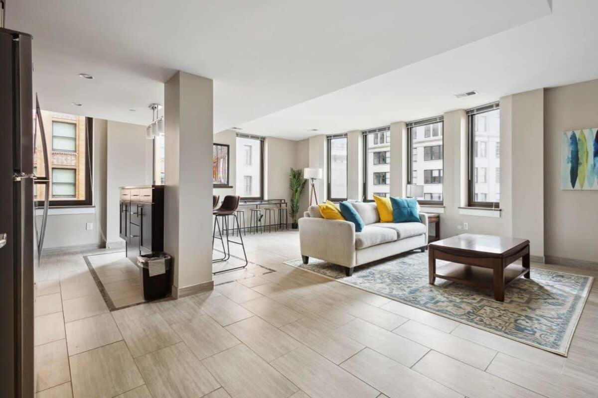 Апартаменты 2Br Downtown Luxury Getaway Детройт Экстерьер фото