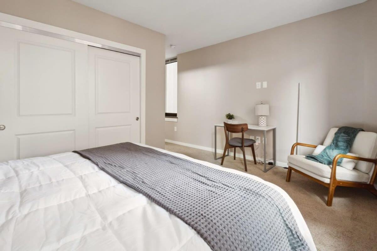 Апартаменты 2Br Downtown Luxury Getaway Детройт Экстерьер фото