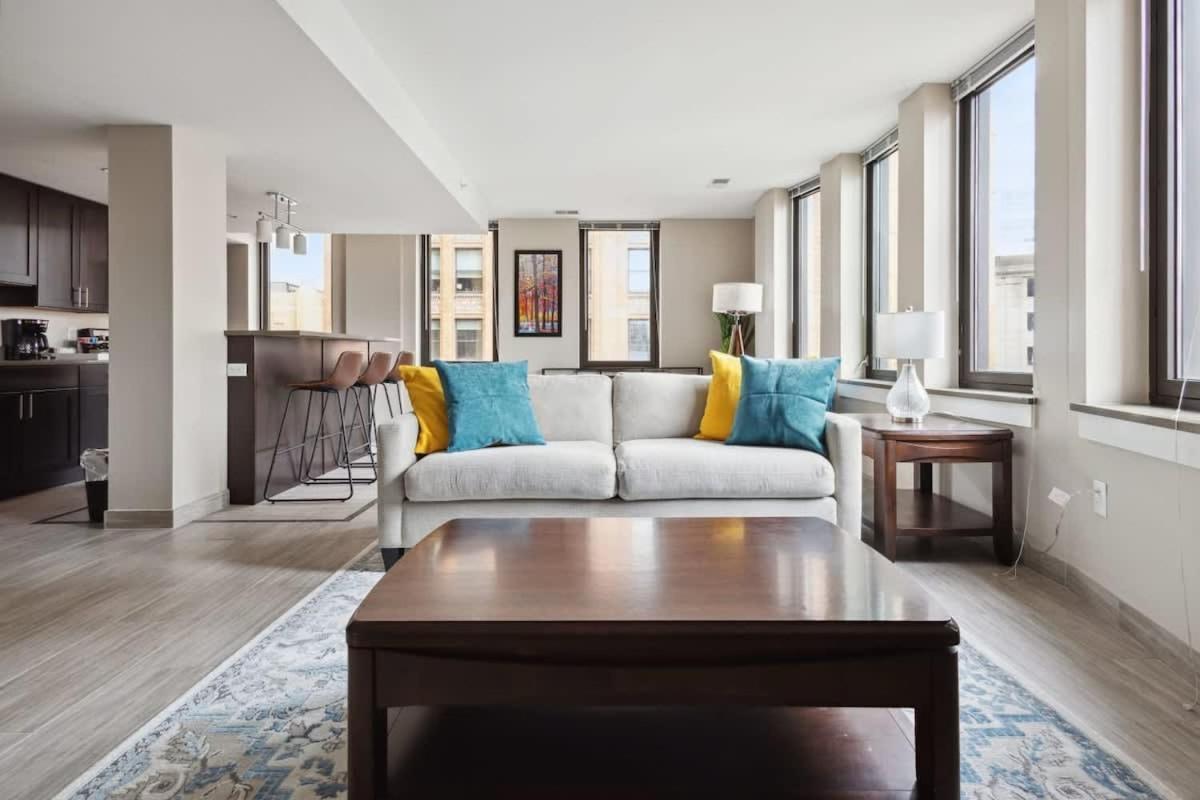 Апартаменты 2Br Downtown Luxury Getaway Детройт Экстерьер фото